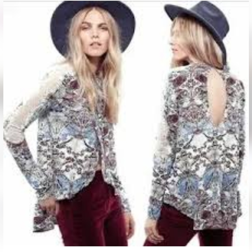 -Free People long sleeve boho top w lace sleeves. Small